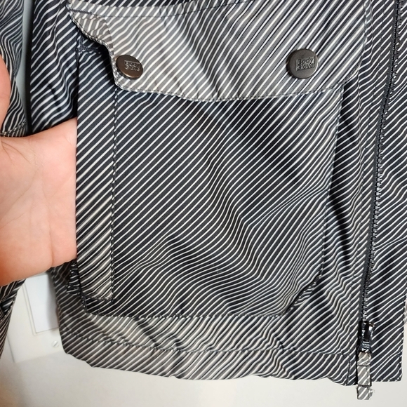 Body Glove Grey Stripe snow ski coat.  Boys size 14.. - Picture 8 of 16